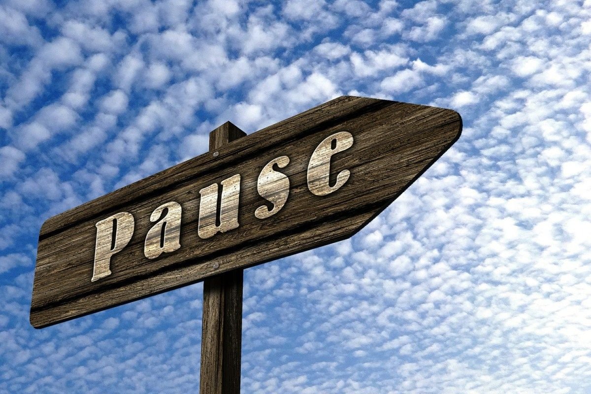 Надпись пауза