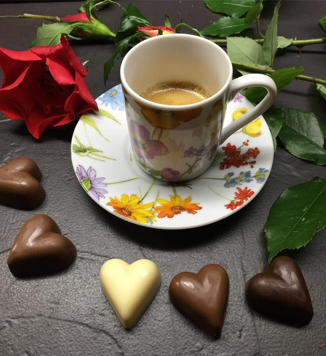 Чай с конфетами