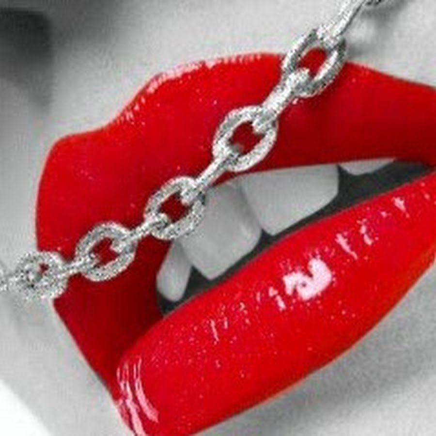 Проткнули булавкой губу