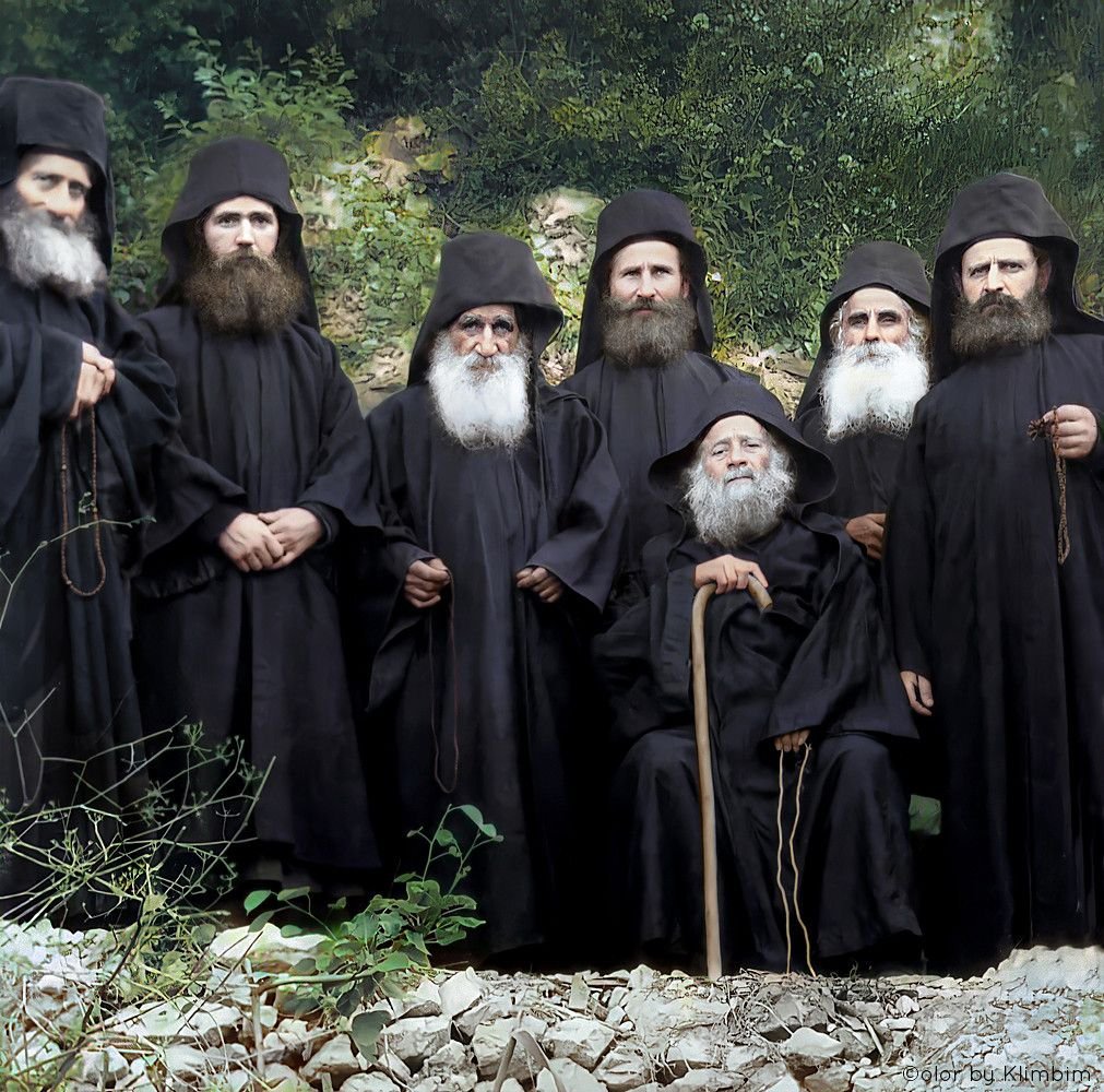 Старец монах