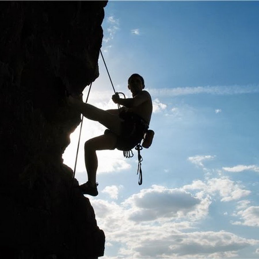 Альпинист на скале