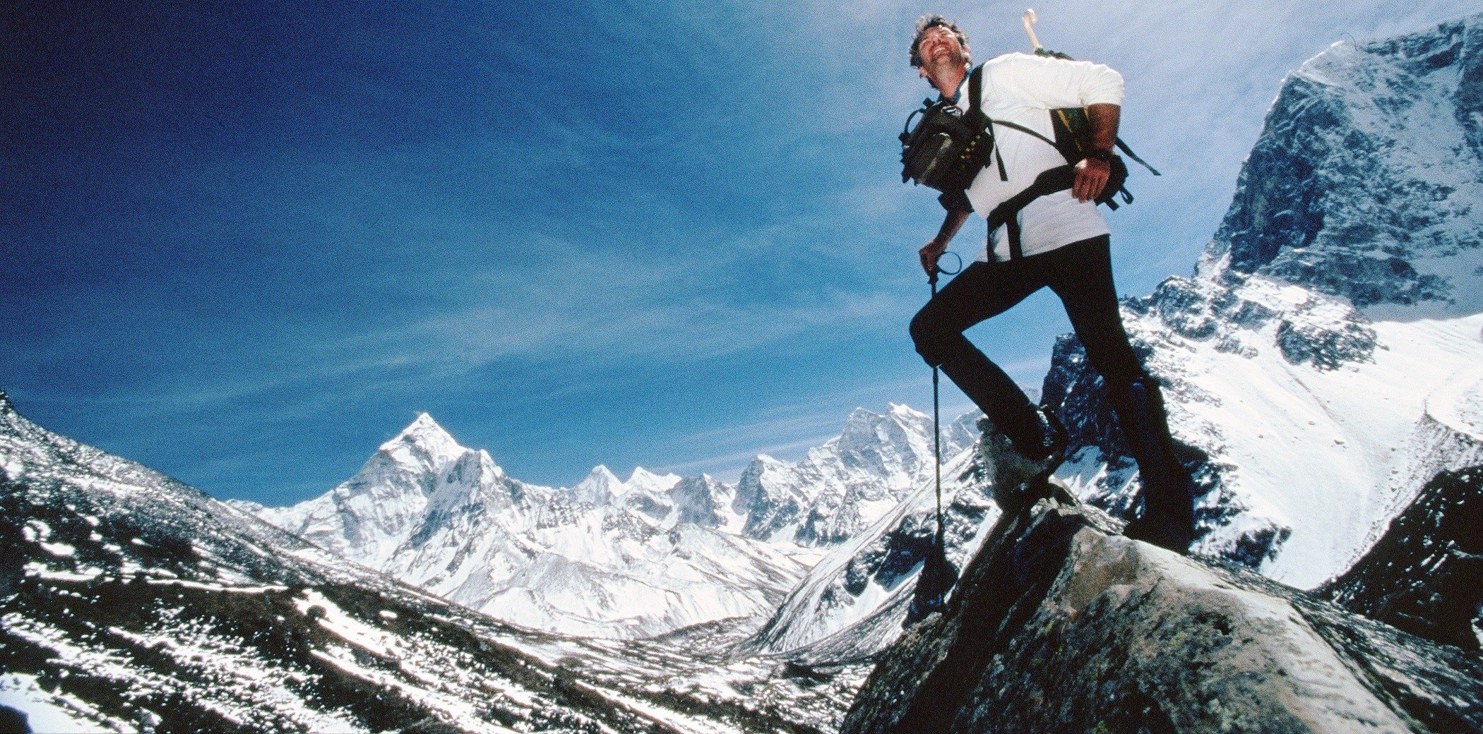 Тони Курц альпинист. Альпинист 2008. Альпинист на фоне гор. Альпинист звезды. Видите третьего альпиниста старость