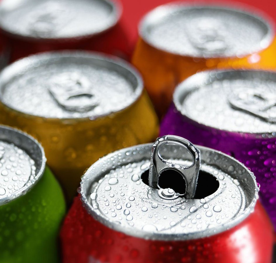 Напитки в алюминиевых банках