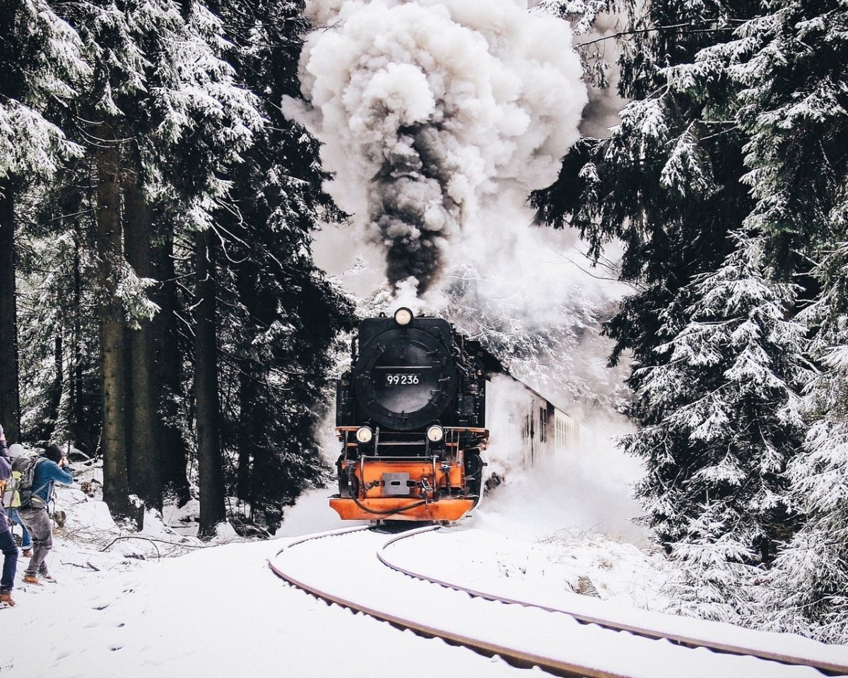 Заснеженная железная дорога