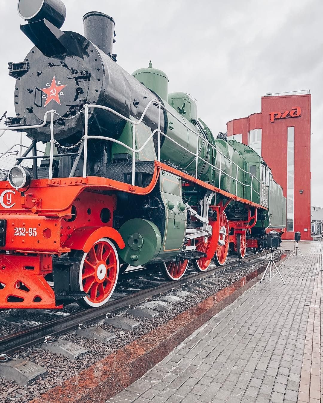 Памятник паровоз СПБ