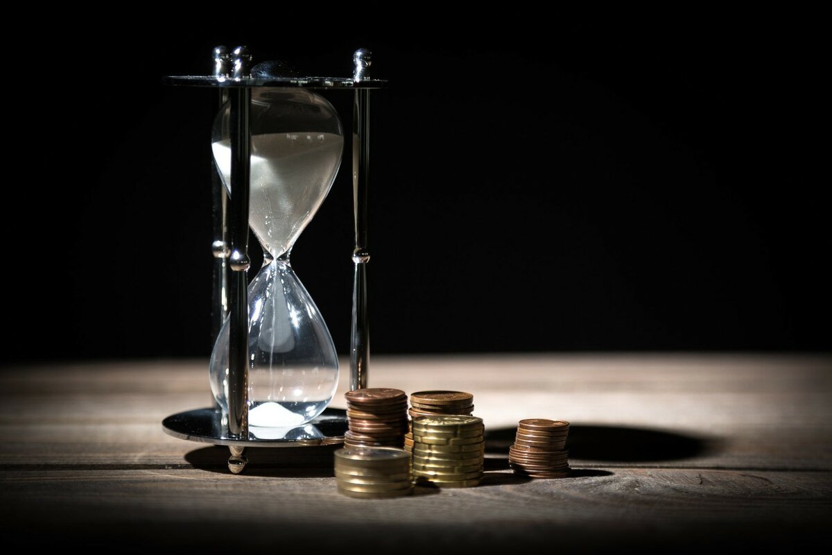 Песочные часы и деньги