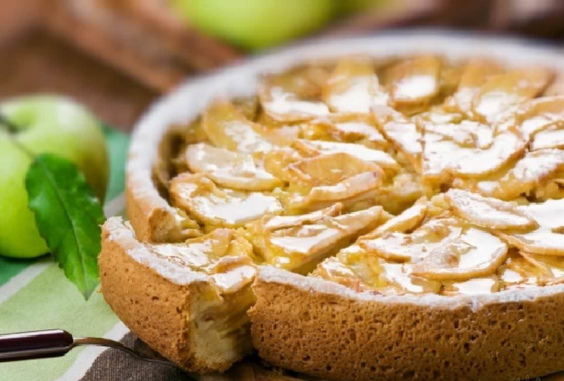 Шарлотка с яблоками Юлии Высоцкой