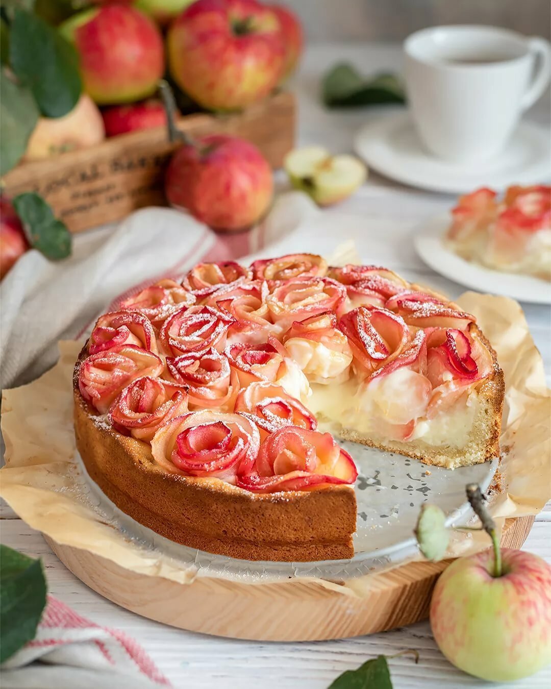 Яблочная шарлотка