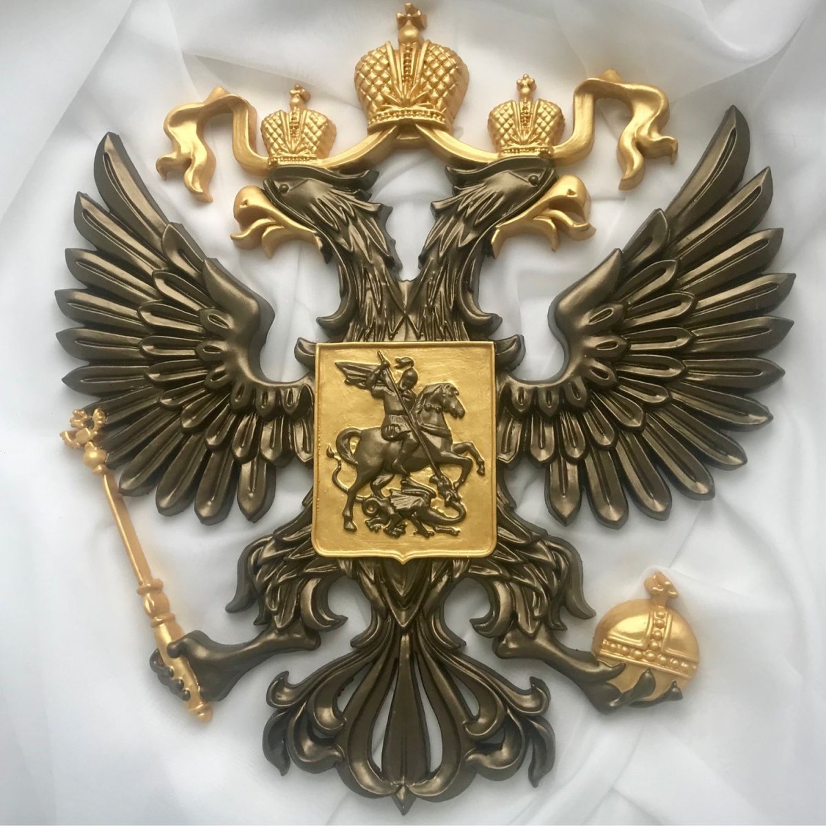 Герб на черном фоне