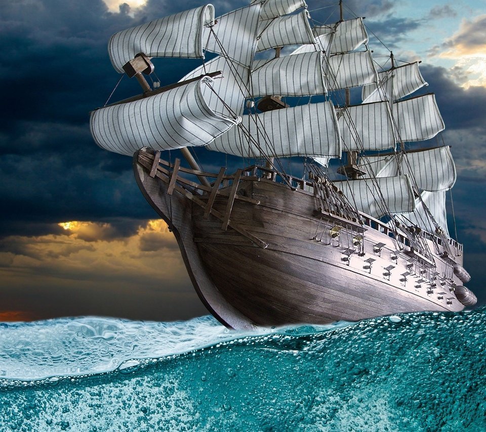 Корабль в море