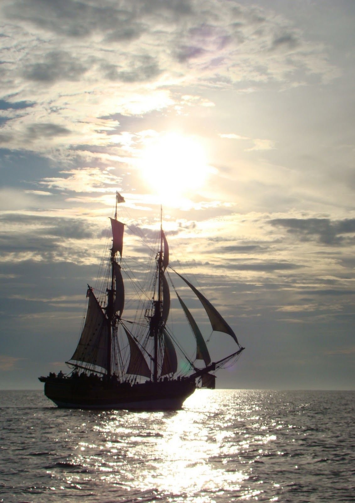 Парусник-Галеон «рассвет»