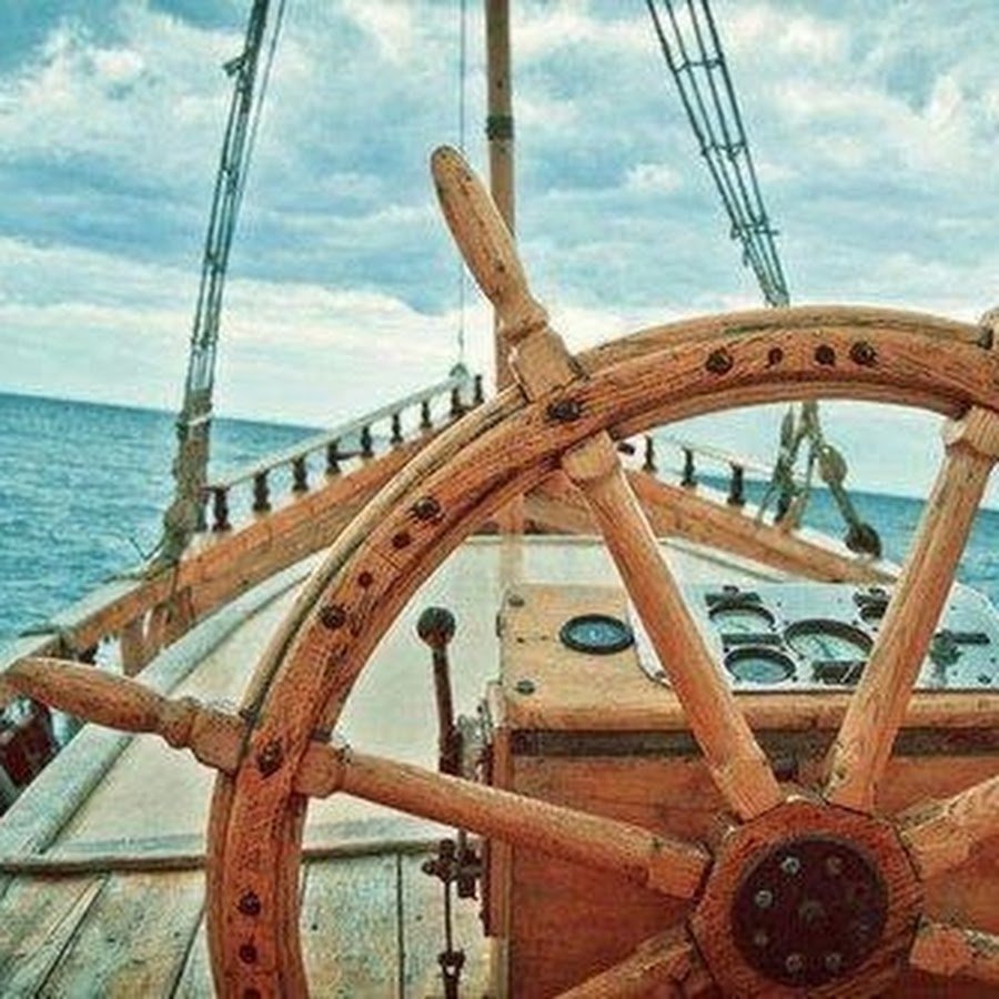 Корабль в море