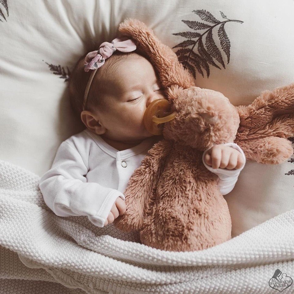 Девочка проснулась