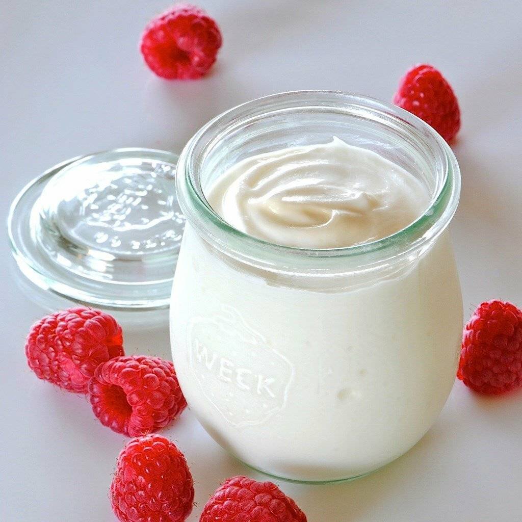 Йогурт натуральный в стакане