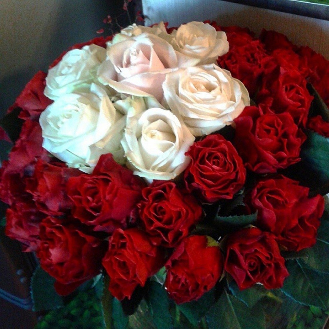 Сегодня мне подарили цветы. Букет роз. Букет настоящих цветов. Потрясающие букеты. Красивый букет роз.