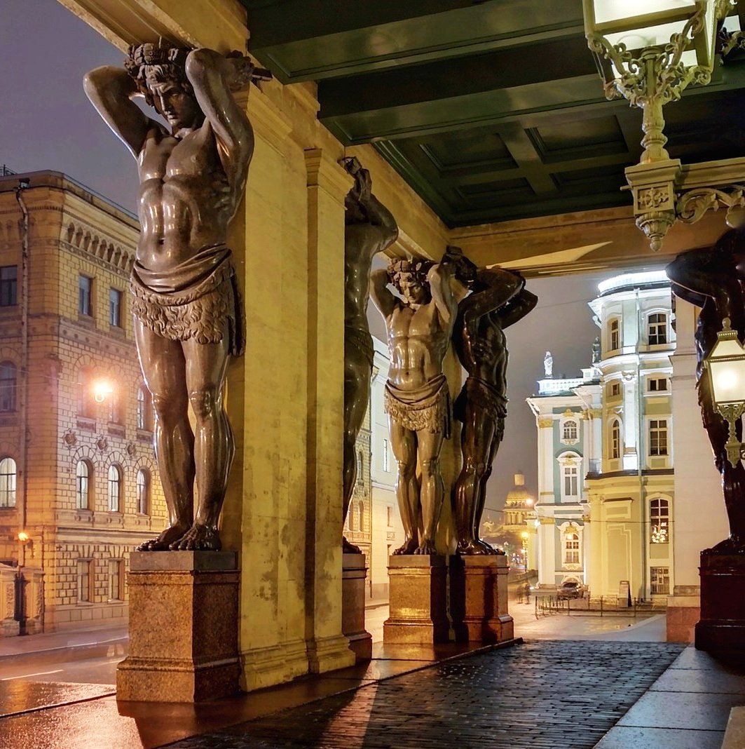 Атланты Эрмитажа в Санкт-Петербурге