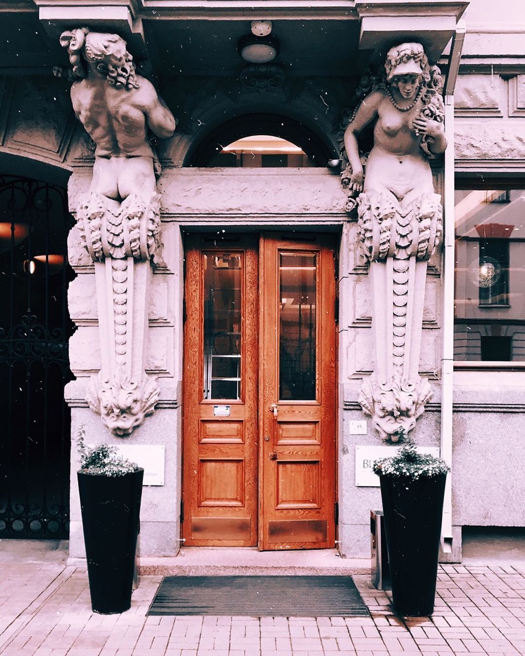 Кариатиды Эрмитажа в Санкт-Петербурге