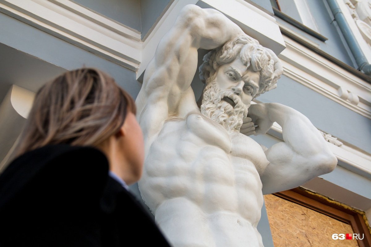 Дом с атлантами Шихобаловых