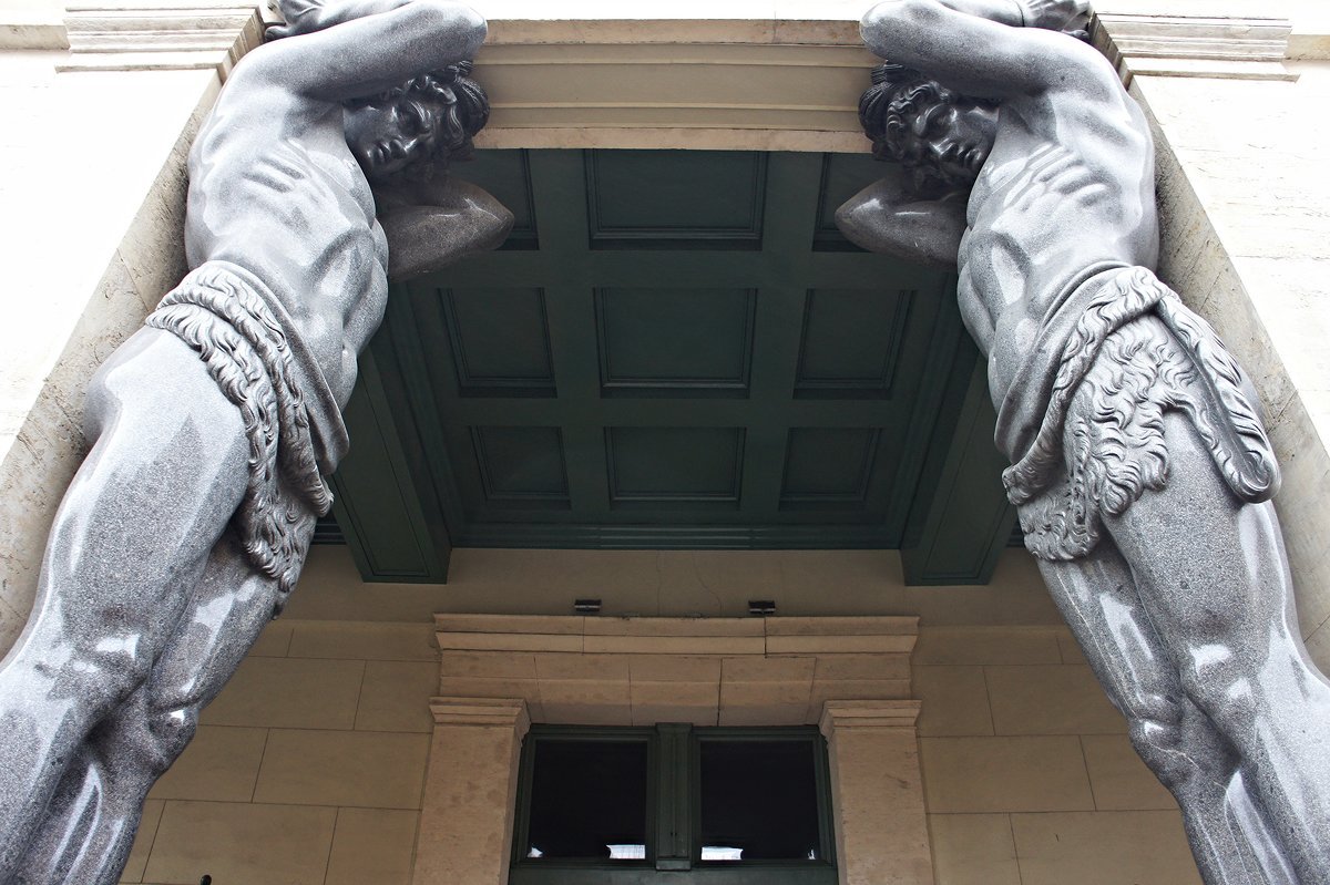 Атланты новый Эрмитаж в Санкт-Петербурге