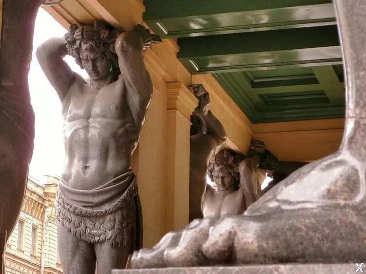 Атланты новый Эрмитаж в Санкт-Петербурге