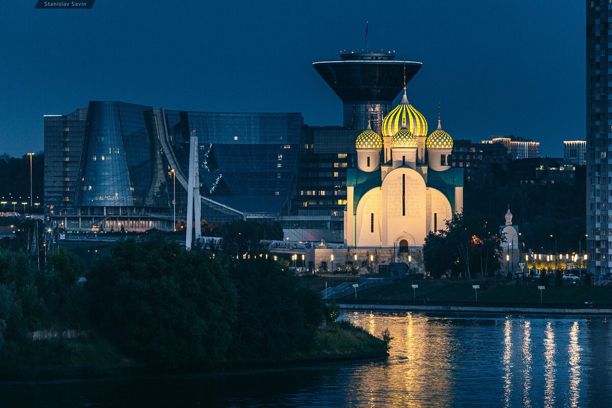 Храм Павшинская Пойма ночью