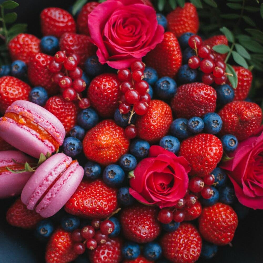 Ягодно-цветочный букет