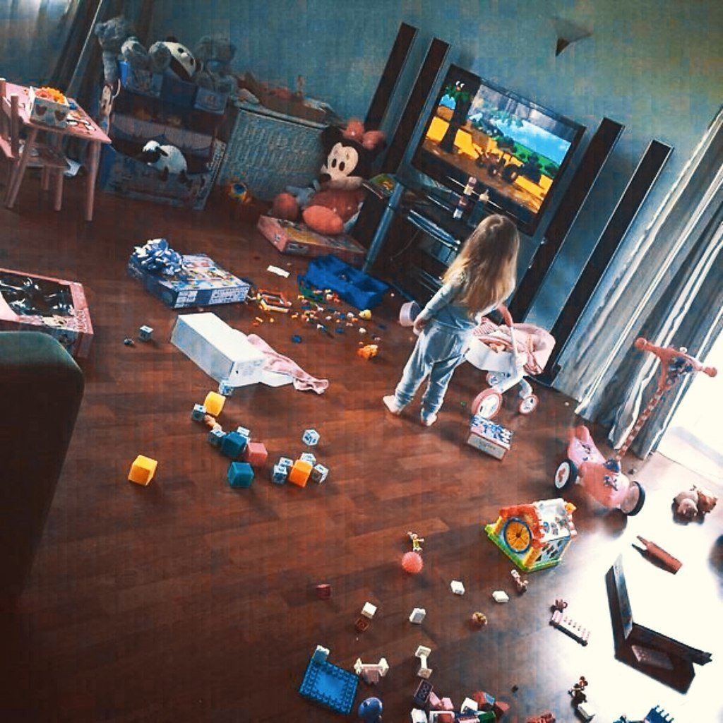 Дети беспорядок в доме