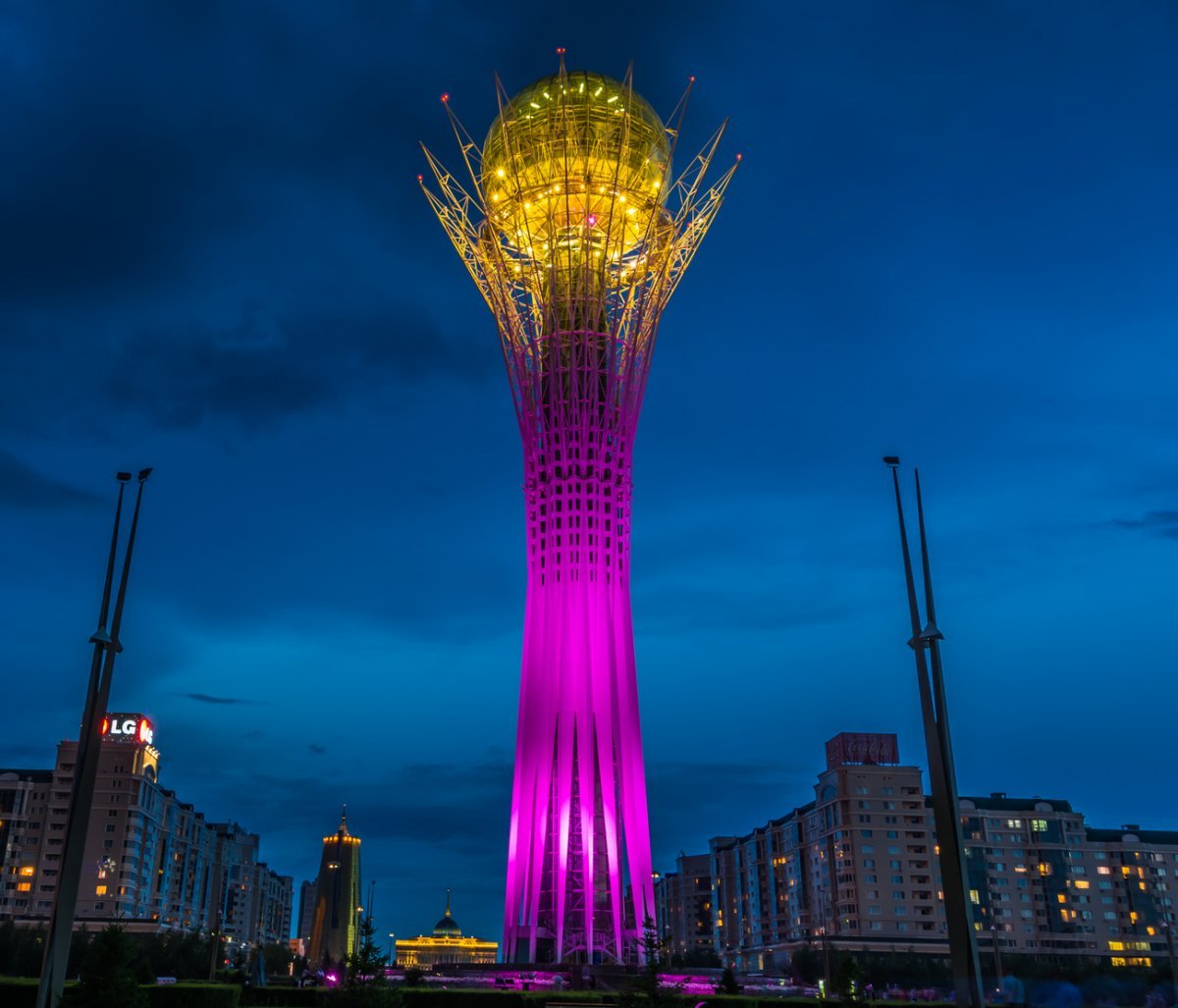 Монумент Байтерек в Нурсултане