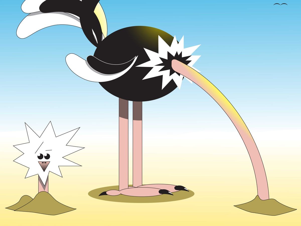 Страус в песке