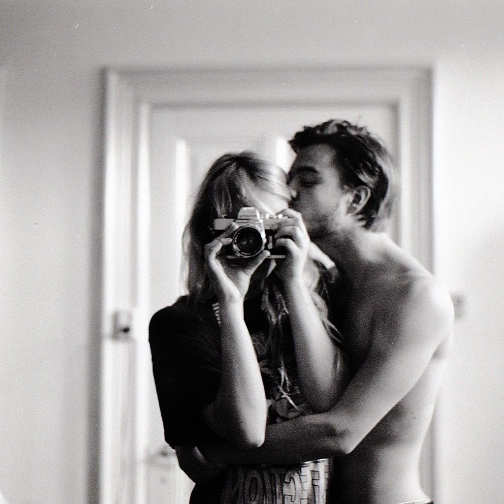 Мужчина и женщина любовь черно белое