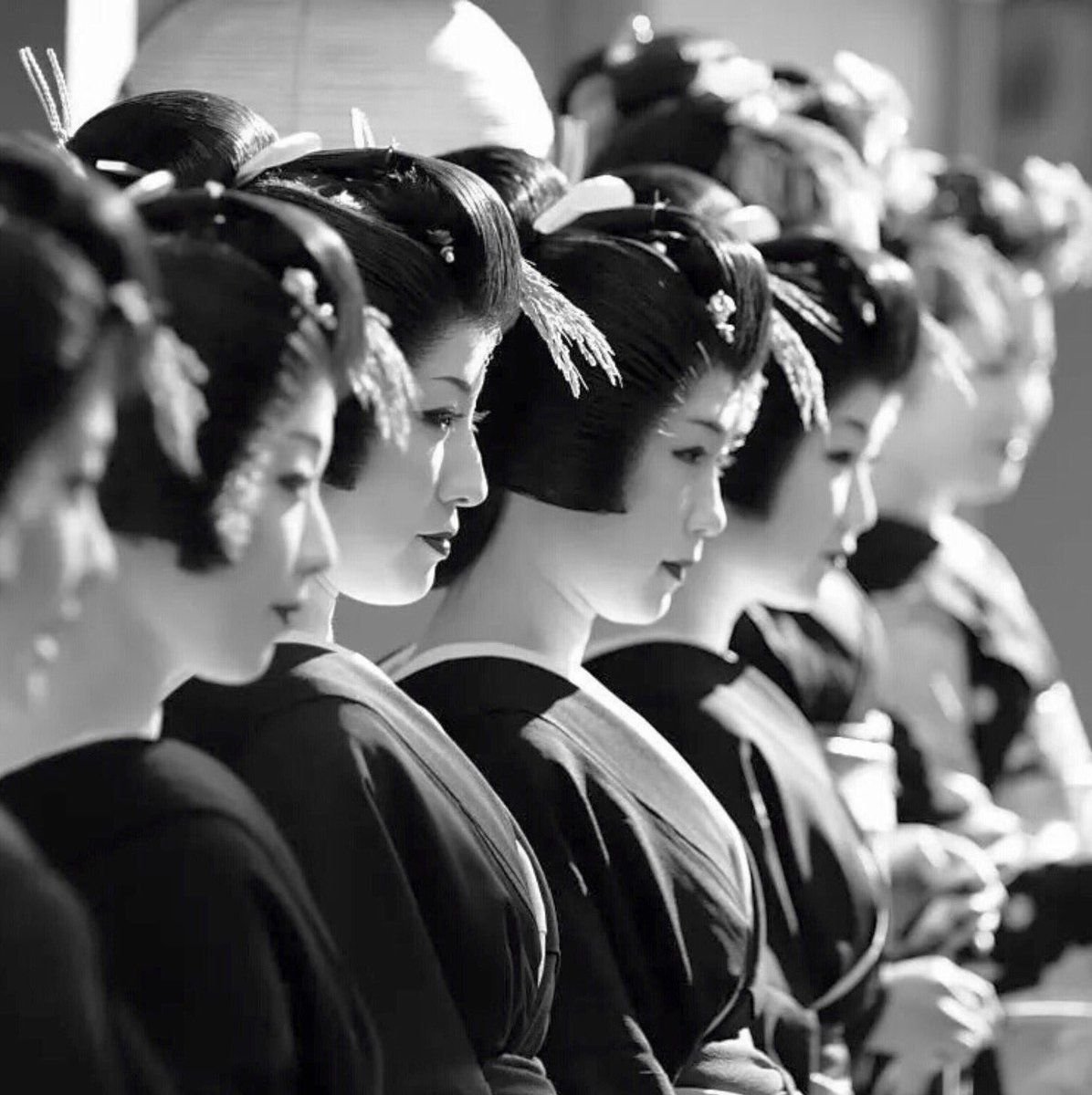 Черно-белое японец