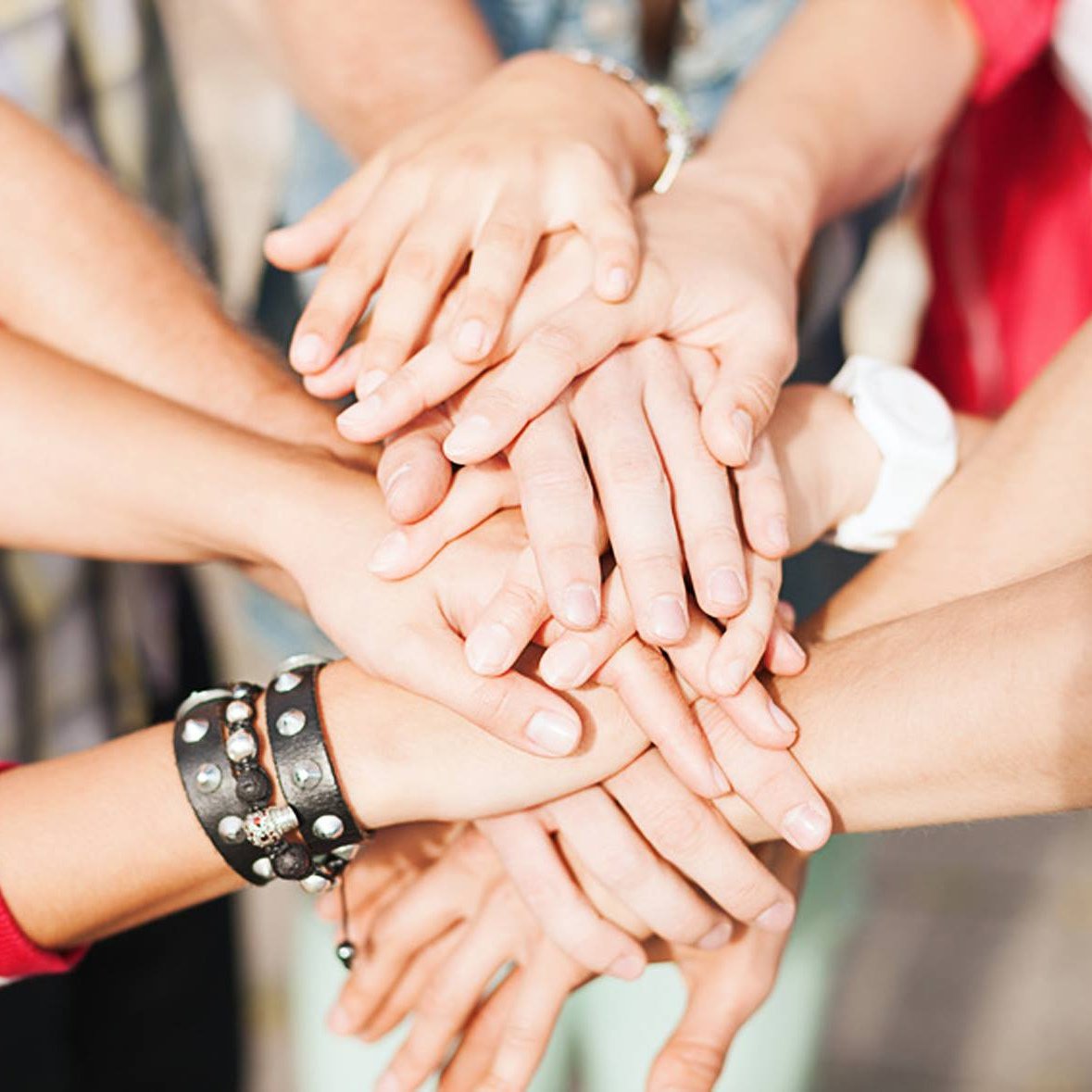 Руки в кругу