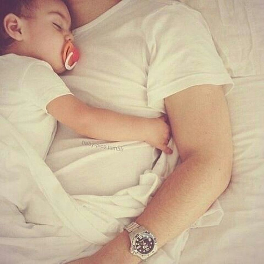 Красивые парни с детьми