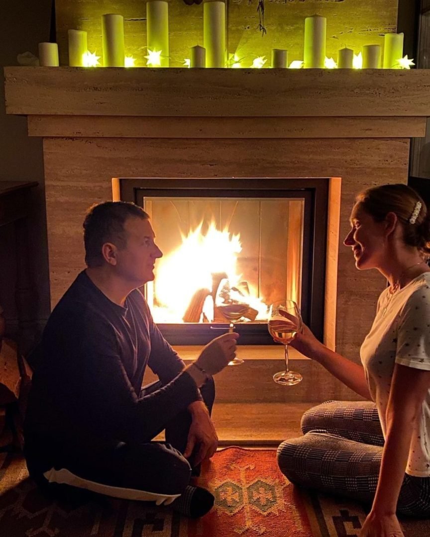 Свечи возле камина