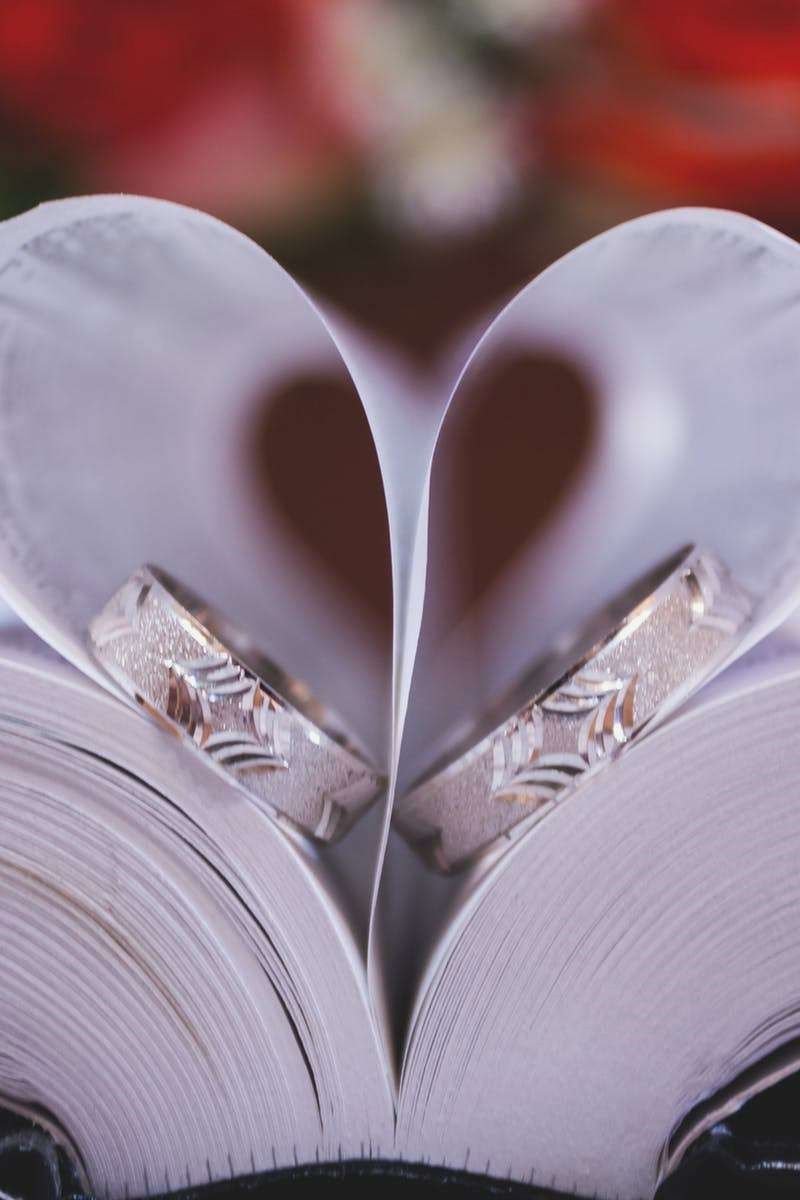 С первой годовщиной свадьбы