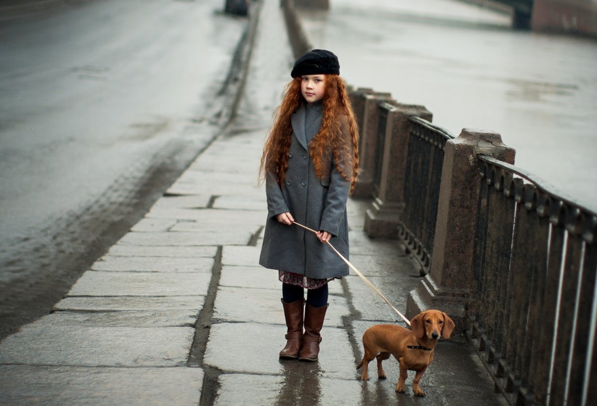 Девочка на прогулке