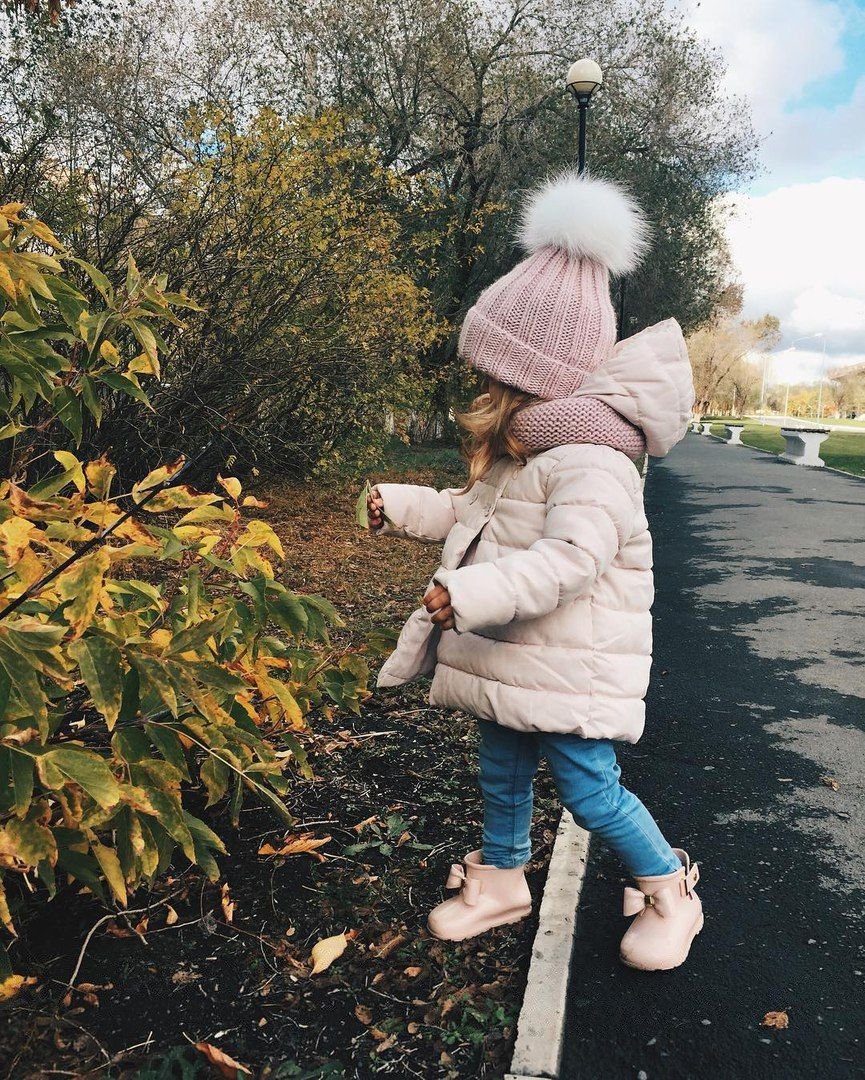 Модные малыши девочки зимой