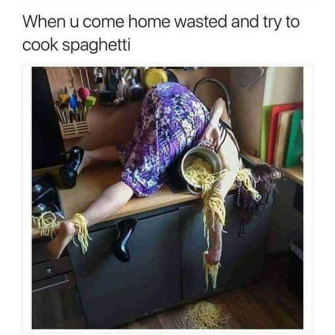 Уставшая женщина после работы