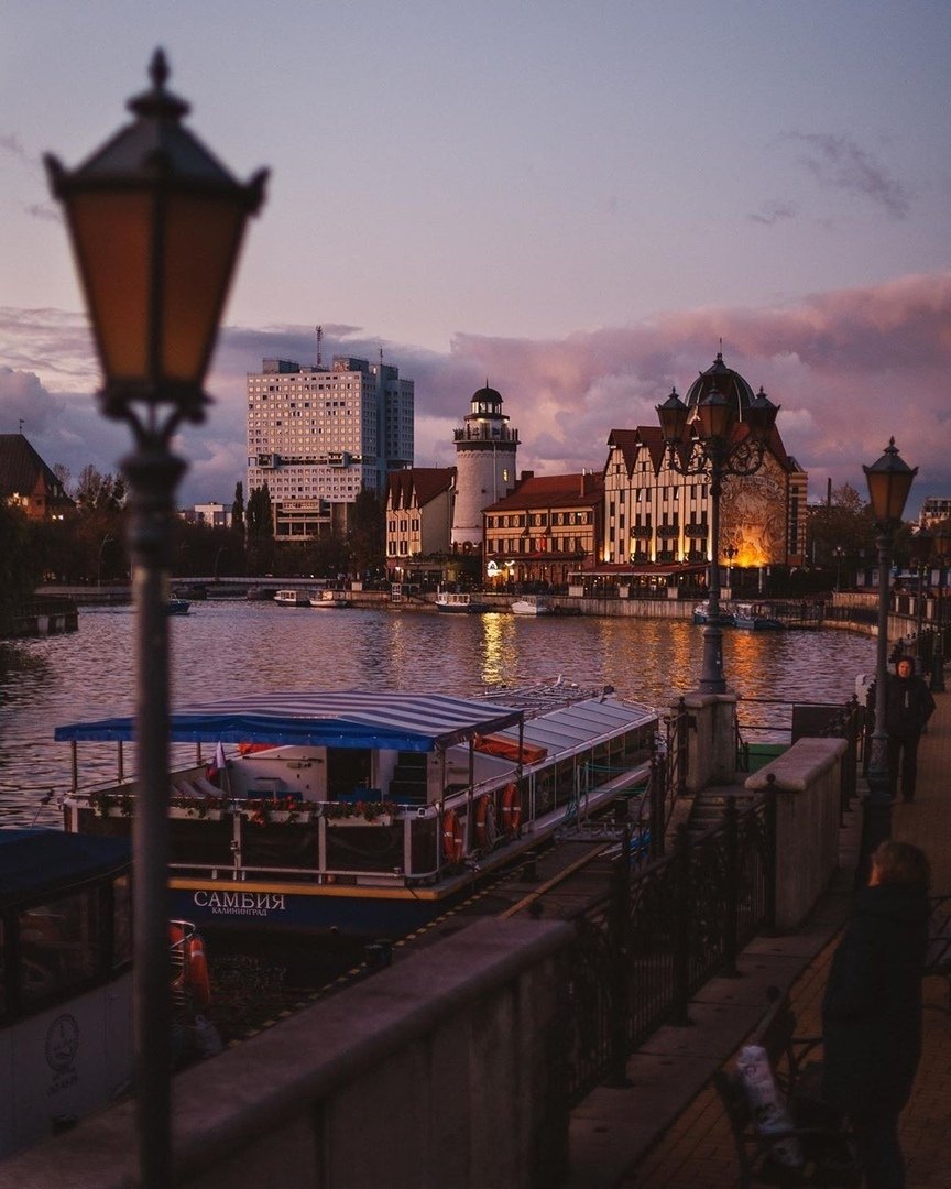 Рыбная деревня Калининград вечером