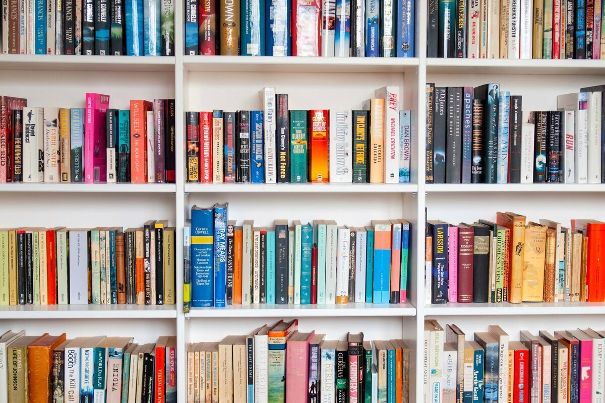 Красивые полки для книг