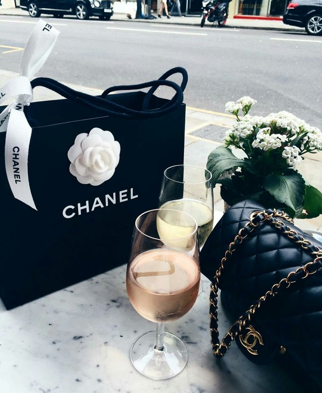 Цветок Шанель