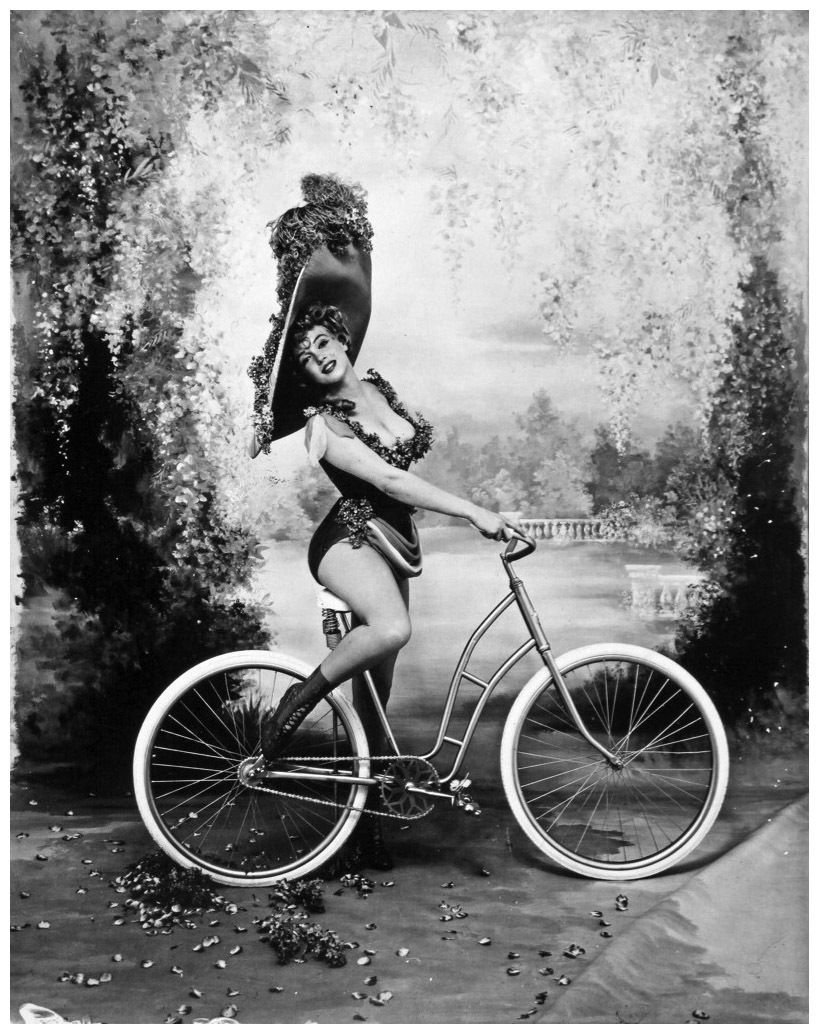Мэрилин Монро на велосипеде