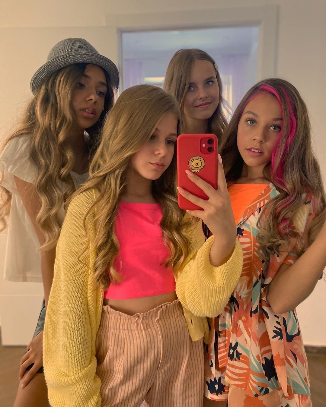 Милана Некрасова и Лера Симонова