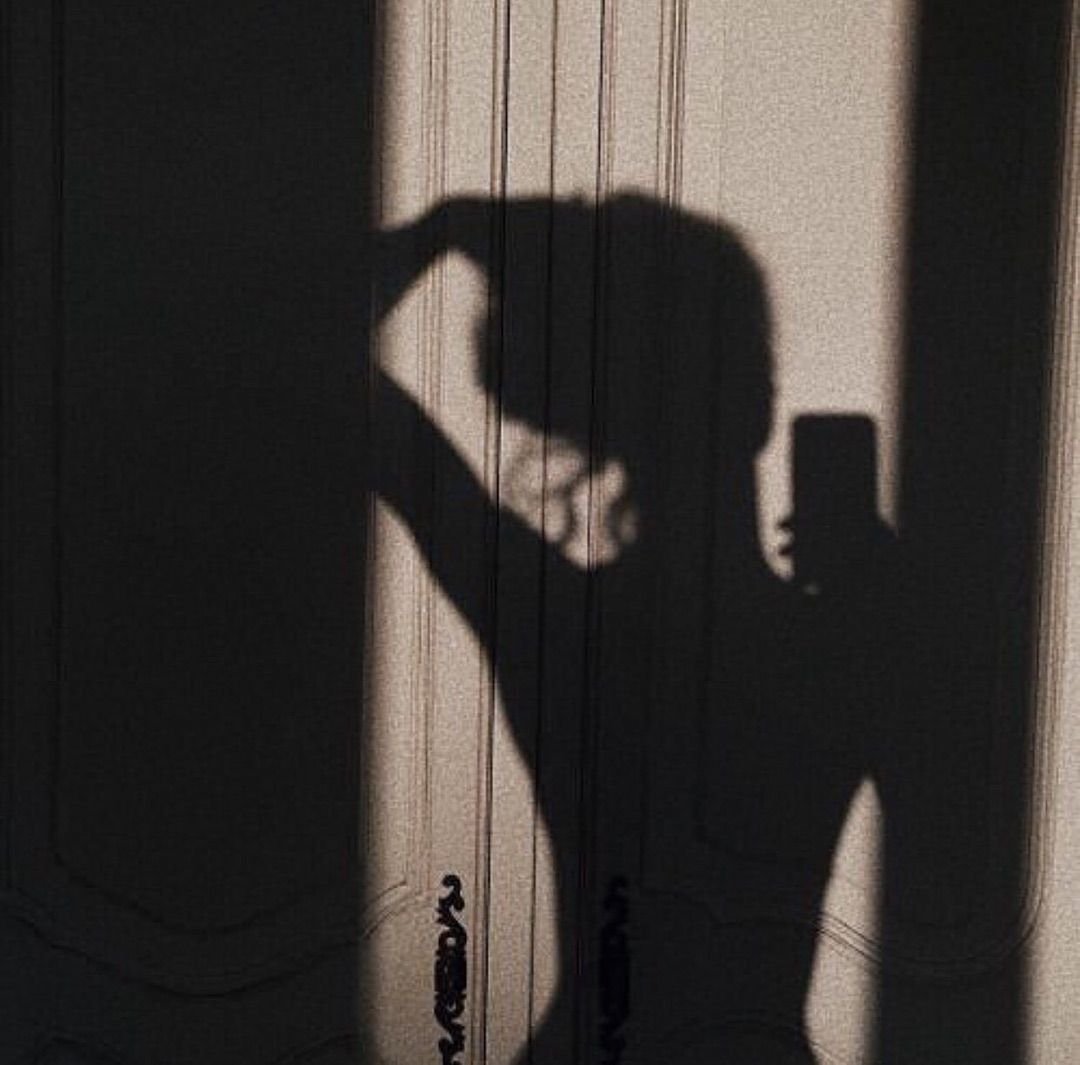 Тень девушки