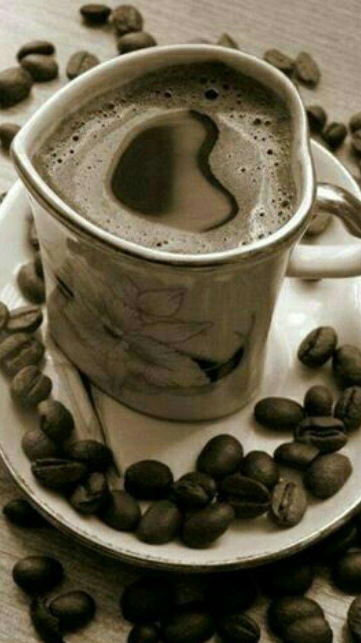 Мужчина с чашкой кофе