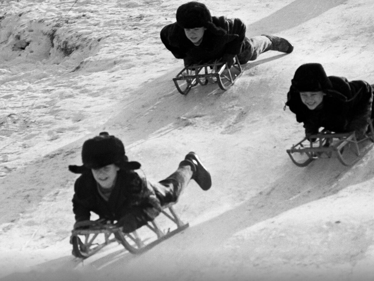 Фон катания на тюбингах для детей