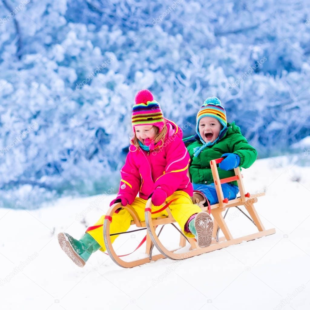 Дети на Горках зимой