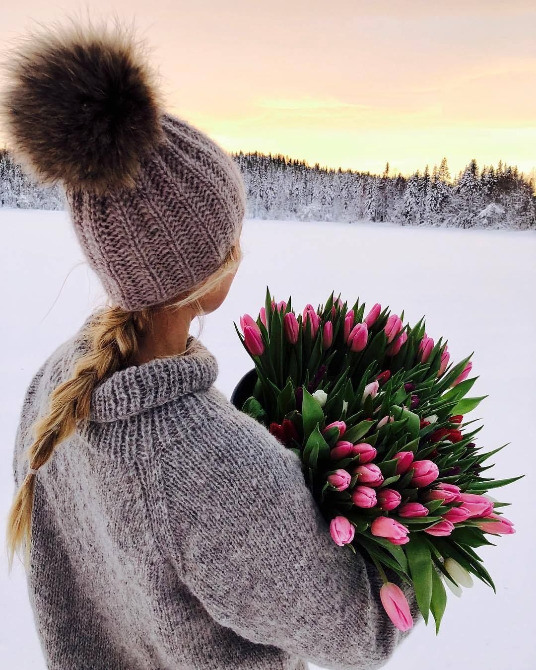 Весна тюльпаны снег