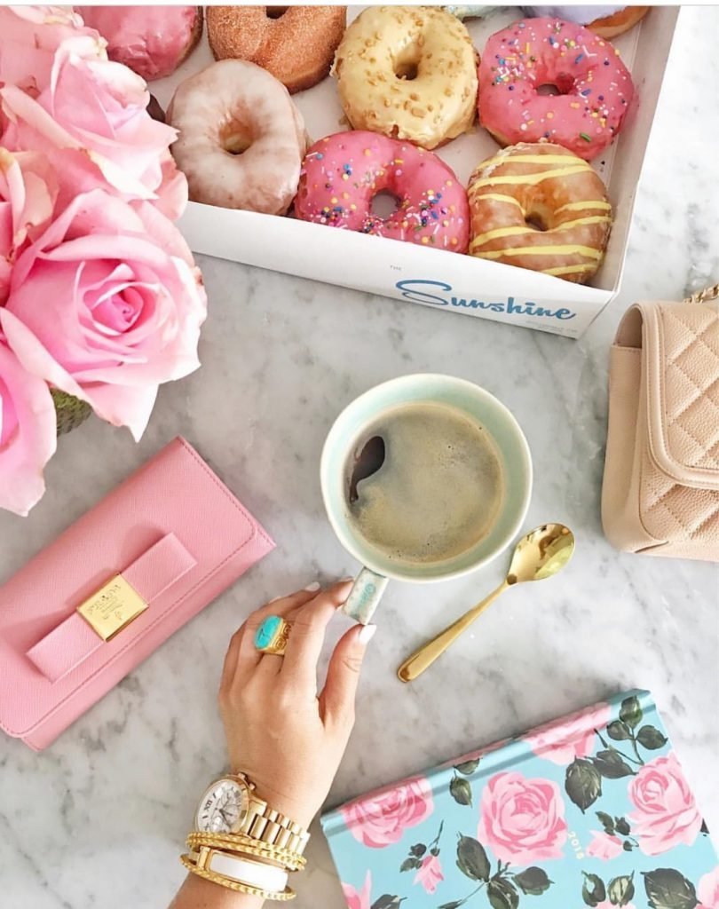 Стильные аксессуары на столе