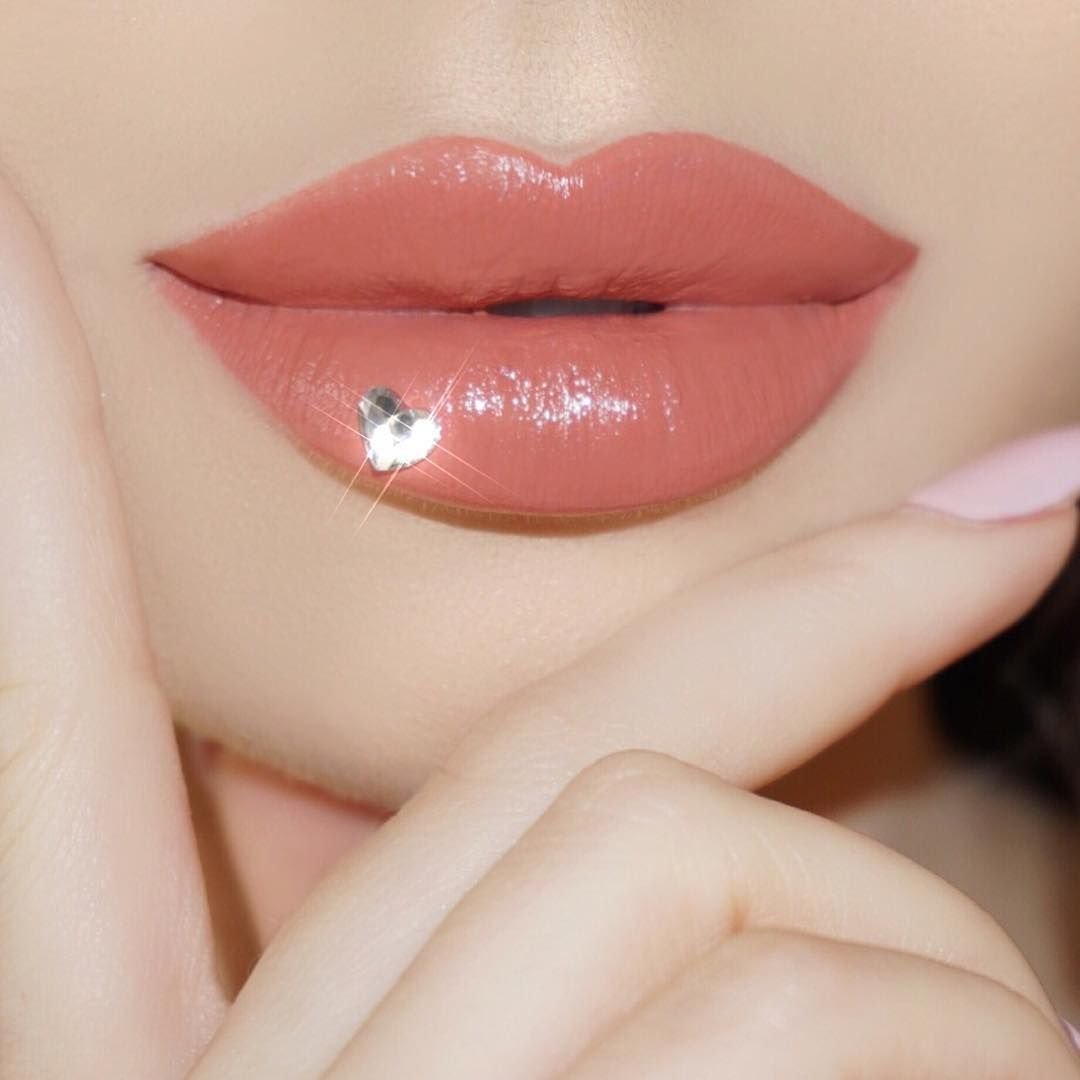 Губы с помадой во рту